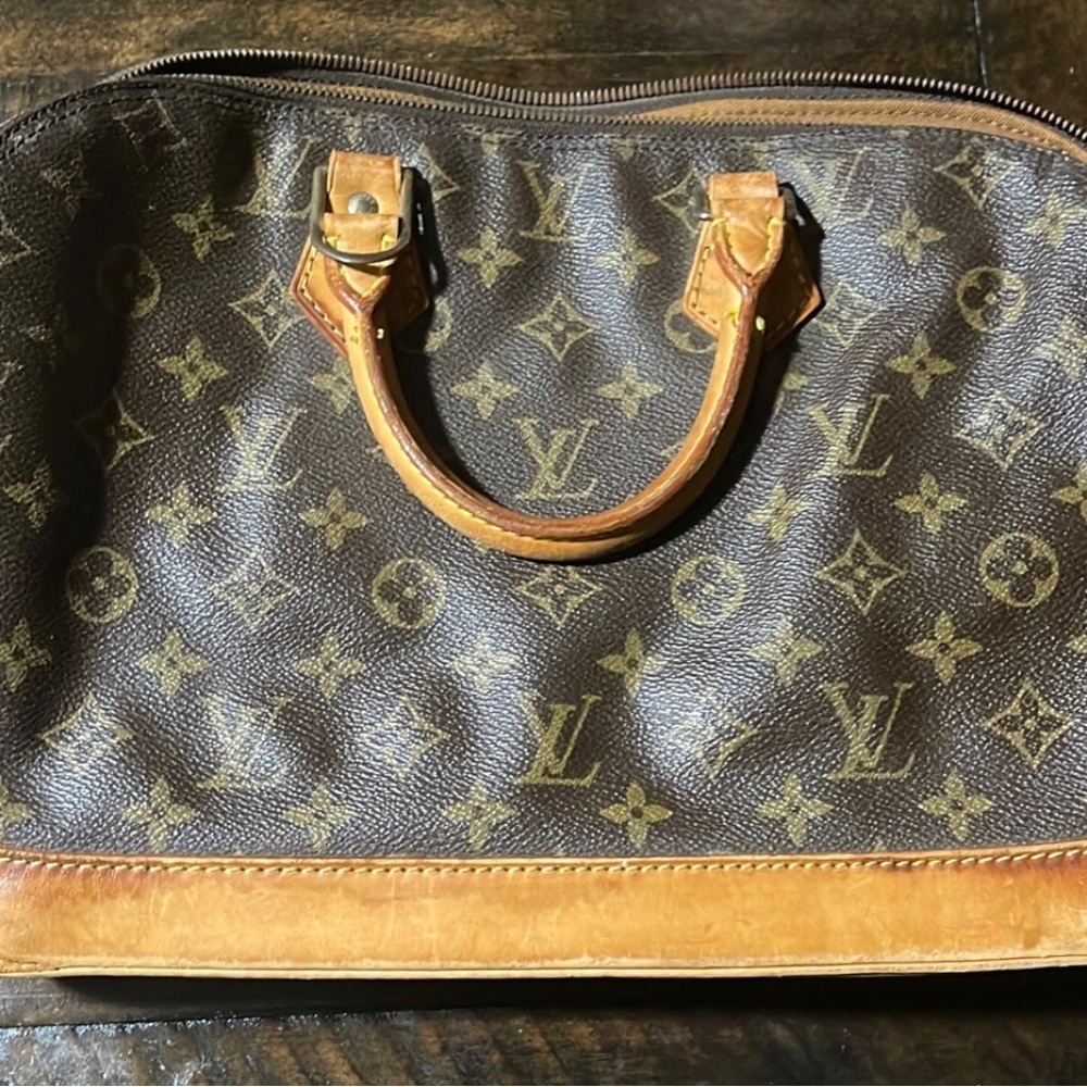 Louis Vuitton alma bag poor condition